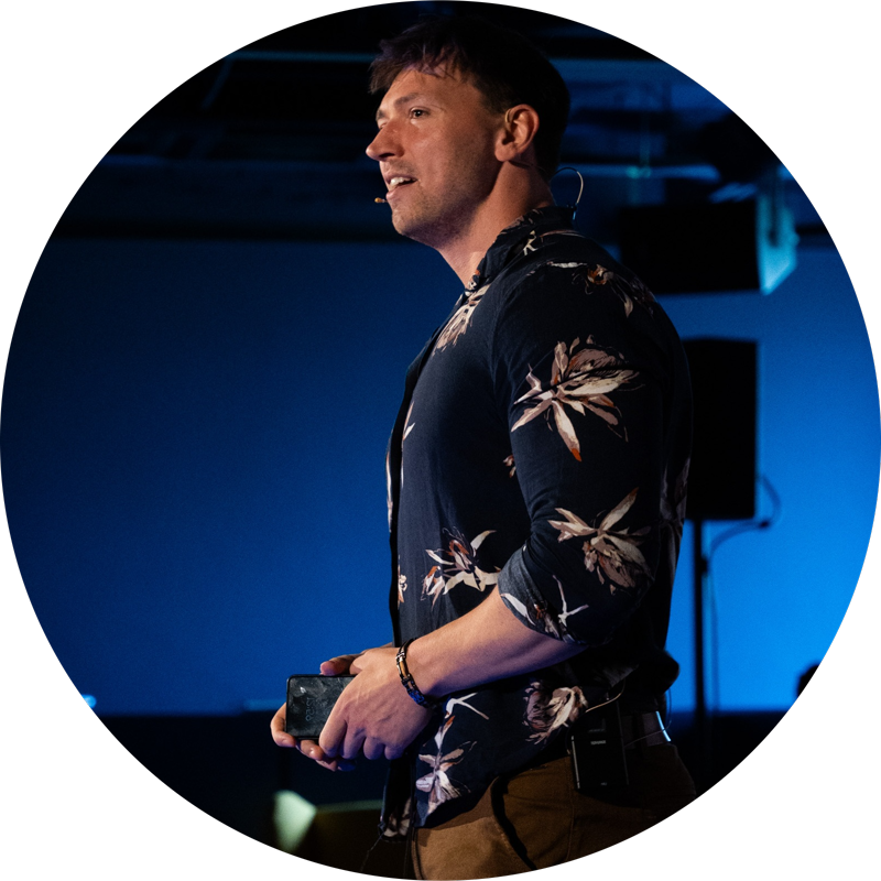Tom Jongens on stage, giving a talk